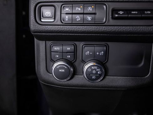 Used 2023 GMC Yukon Denali AWD/4WD image 33