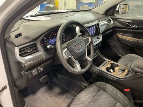 Used 2023 GMC Acadia SLE w/ LPO, Floor Liner Package AWD/4WD image 9