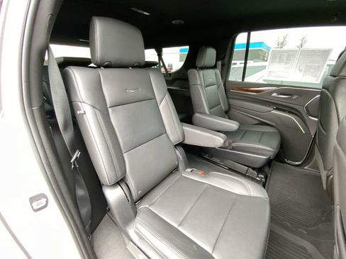 Used 2023 Cadillac Escalade ESV Luxury AWD/4WD image 28