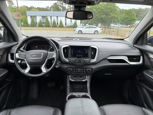 Used 2024 GMC Terrain SLT FWD image 8