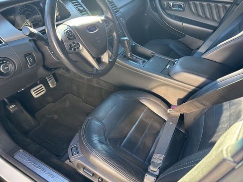 Used 2015 Ford Taurus SHO image 10