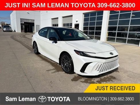 Used 2025 Toyota Camry XSE image 1