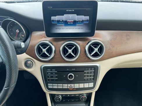 Used 2019 Mercedes-Benz GLA 250 4MATIC image 26