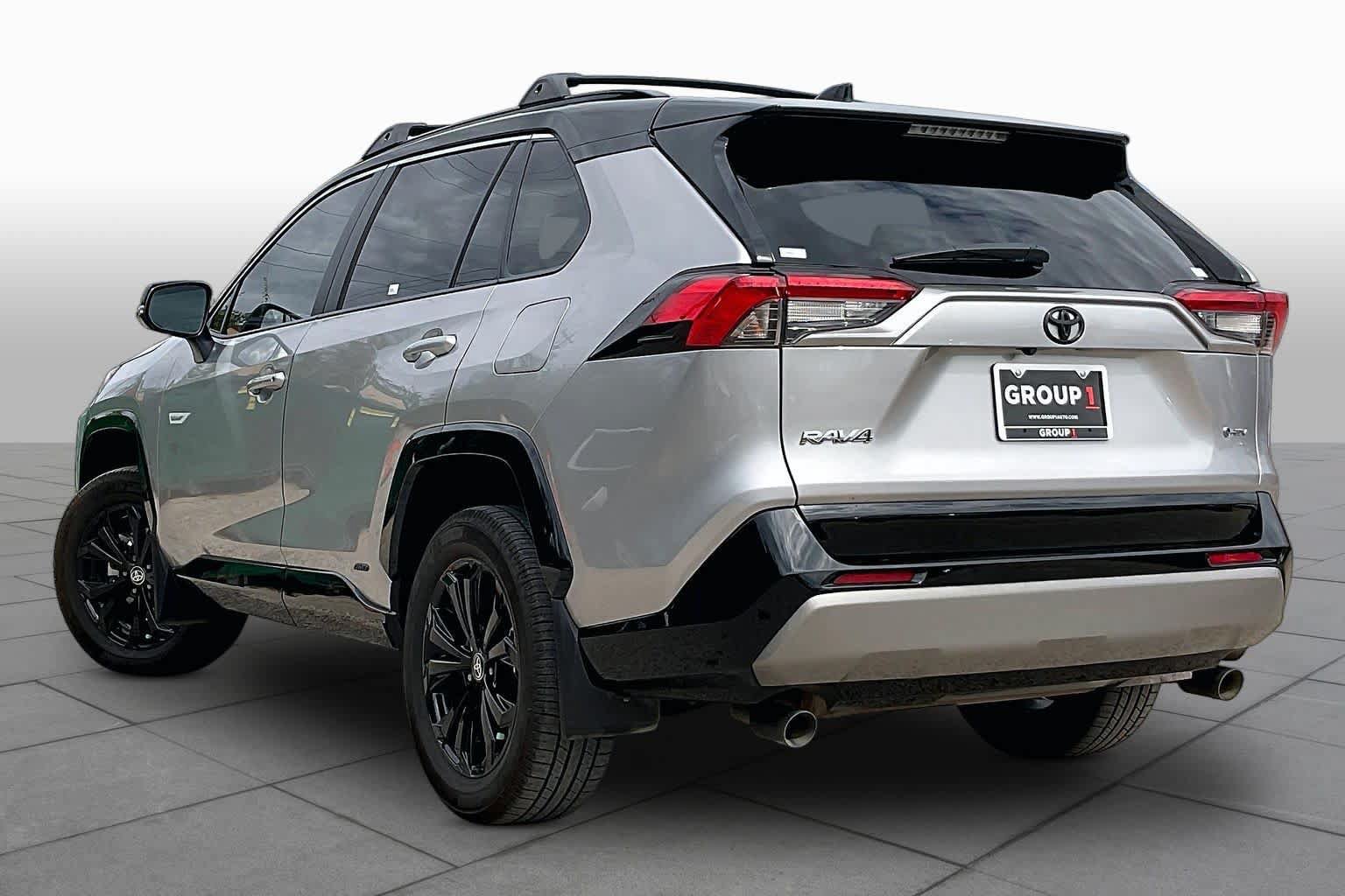 Used 2025 Toyota RAV4 XSE AWD/4WD image 12