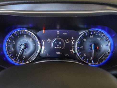 Used 2021 Chrysler Pacifica Touring-L FWD image 23