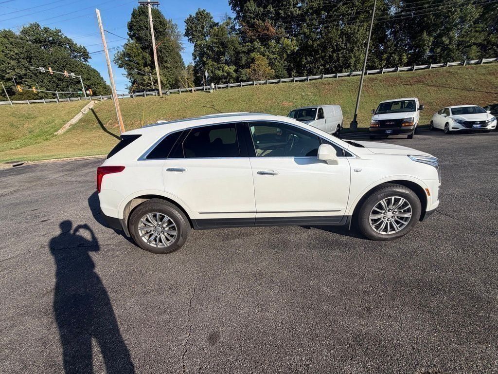 Used 2017 Cadillac XT5 Luxury w/ Driver Awareness Package AWD/4WD image 8