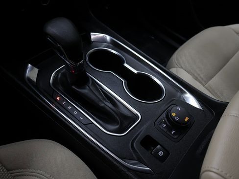 Used 2022 Chevrolet Traverse LS image 22