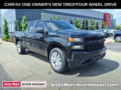 Used 2019 Chevrolet Silverado 1500 Custom w/ Custom Convenience Package AWD/4WD image 2