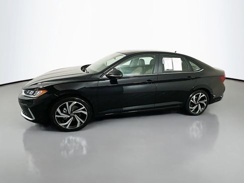 Used 2025 Volkswagen Jetta SEL FWD image 4