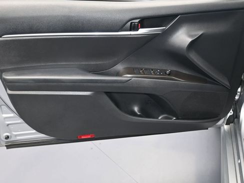 Used 2022 Toyota Camry SE image 12