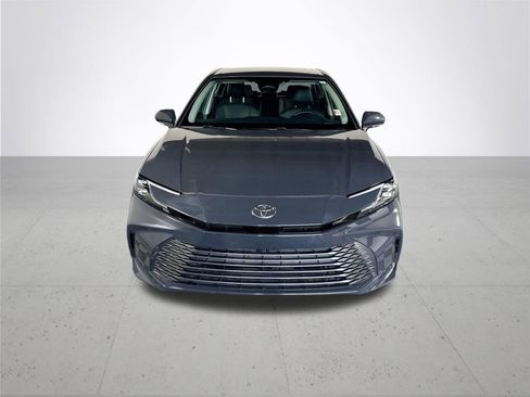 Used 2025 Toyota Camry XLE FWD image 3
