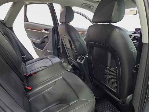 Used 2016 Audi Q3 2.0T Prestige w/ Prestige Package image 13