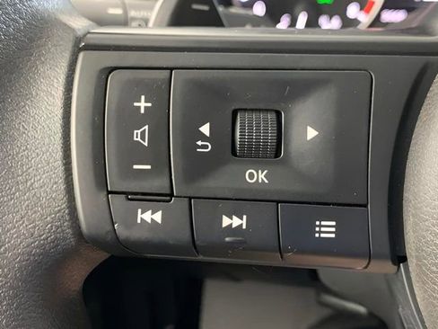 Used 2024 Nissan Rogue SV image 24