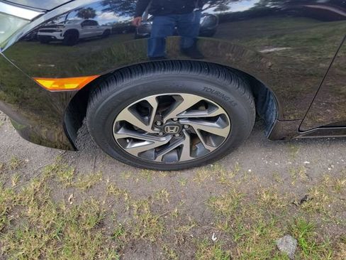Used 2018 Honda Civic EX image 5