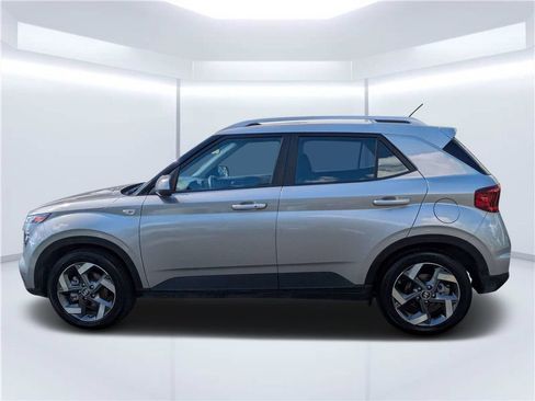 Used 2025 Hyundai Venue SEL FWD image 6