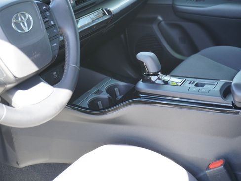Used 2025 Toyota Prius LE FWD image 20