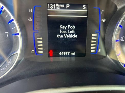 Used 2018 Chrysler Pacifica Touring-L FWD image 46