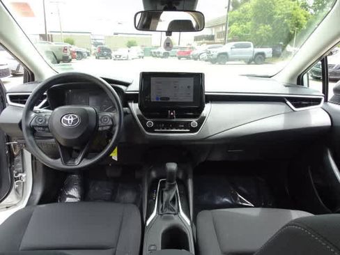 Used 2025 Toyota Corolla LE FWD image 23