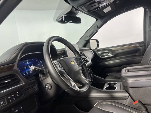 Used 2023 Chevrolet Suburban Premier image 21