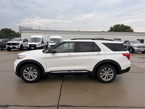 Used 2023 Ford Explorer XLT w/ Equipment Group 202A AWD/4WD image 12