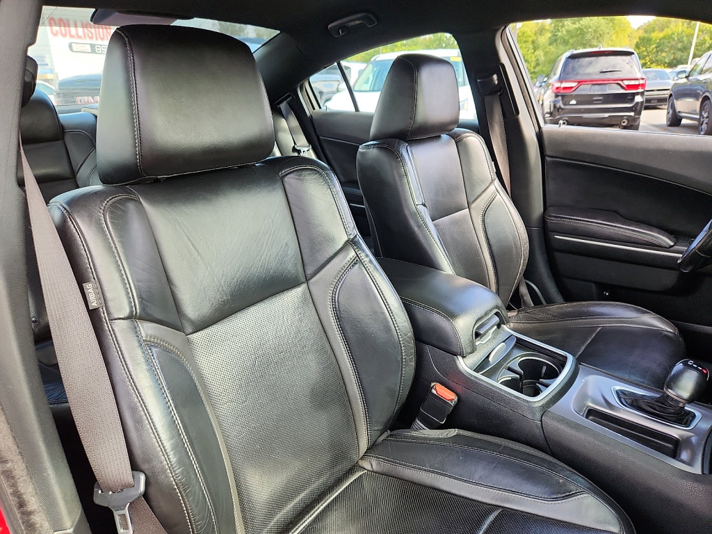 Used 2019 Dodge Charger SXT w/ Leather Interior Group RWD image 13