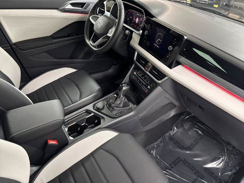 New 2026 Volkswagen Taos SEL AWD/4WD image 15