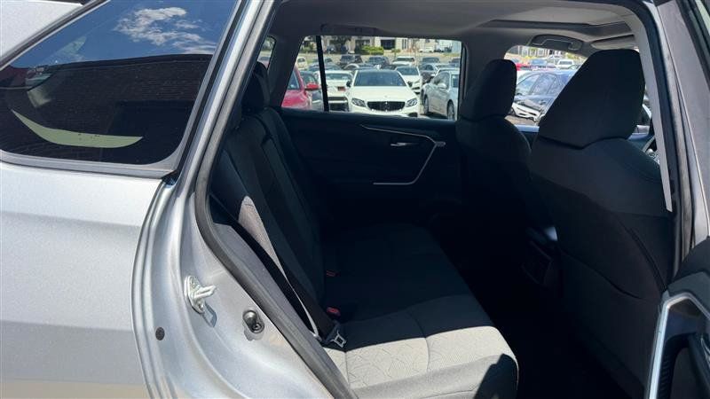 Used 2020 Toyota RAV4 XLE w/ Convenience Package FWD image 17