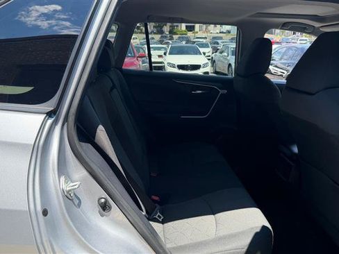 Used 2020 Toyota RAV4 XLE w/ Convenience Package FWD image 17