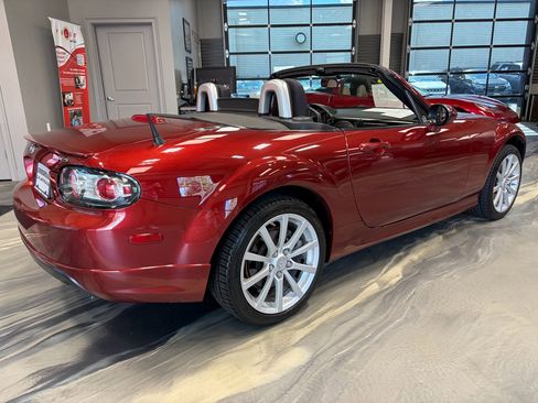 Used 2007 MAZDA MX-5 Miata Touring w/ Appearance Pkg RWD image 23