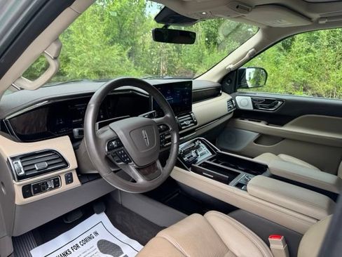 Used 2023 Lincoln Navigator Reserve AWD/4WD image 9