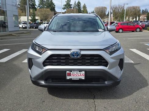 Used 2019 Toyota RAV4 LE w/ Carpet Mat Package AWD/4WD image 11
