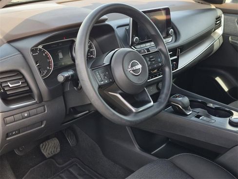 Used 2022 Nissan Rogue SV image 28