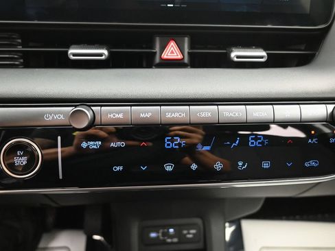 Used 2025 Hyundai Ioniq 5 SE RWD image 16