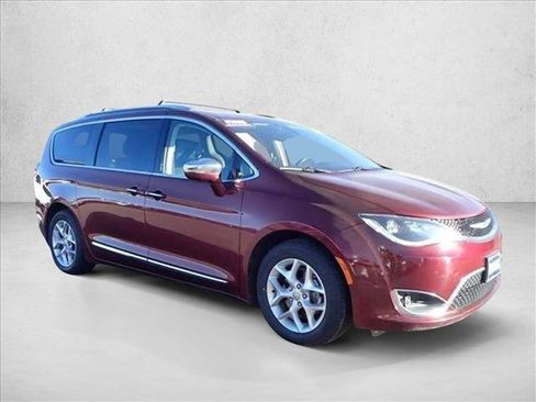 Used 2020 Chrysler Pacifica Limited image 6