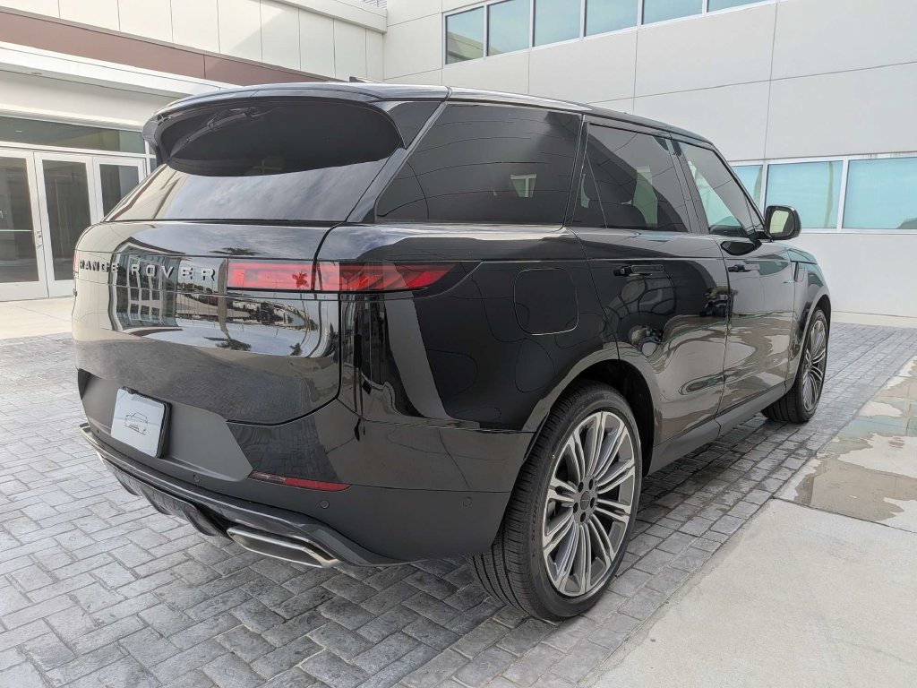 New 2027 Land Rover Range Rover Sport SE AWD/4WD image 5