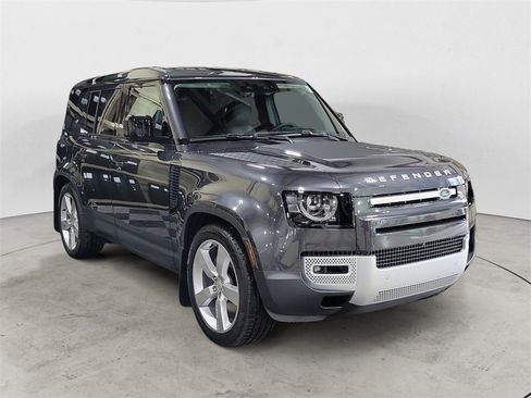 New 2024 Land Rover Defender 110 SE image 7