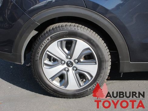 Used 2019 Kia Niro EX image 4