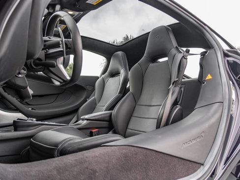 Used 2023 McLaren GT RWD image 24