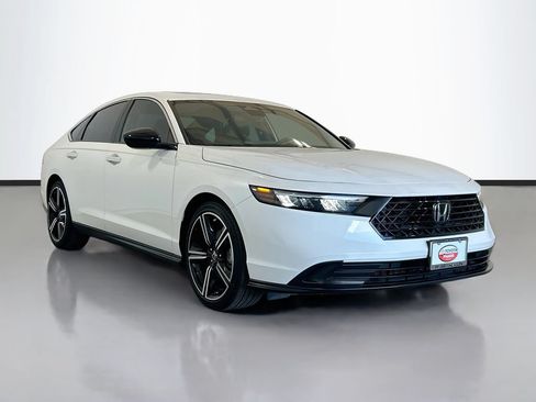 Used 2025 Honda Accord Sport image 3