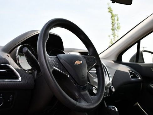 Used 2017 Chevrolet Cruze LT w/ Convenience Package FWD image 10