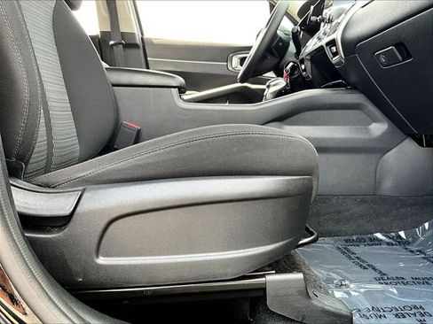 Used 2022 Kia Sorento LX FWD image 36