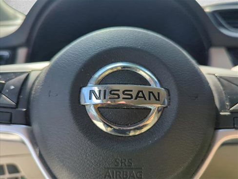 Used 2017 Nissan Rogue SV FWD image 29