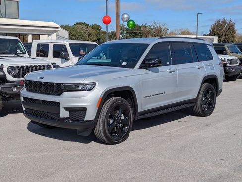 New 2025 Jeep Grand Cherokee L Altitude image 9