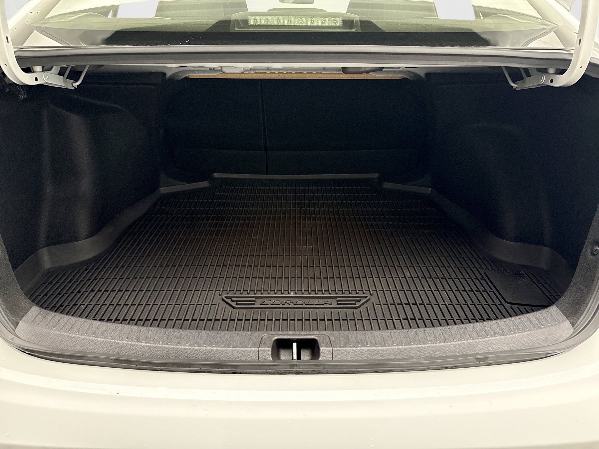 Used 2022 Toyota Corolla SE w/ SE Premium Package FWD image 18