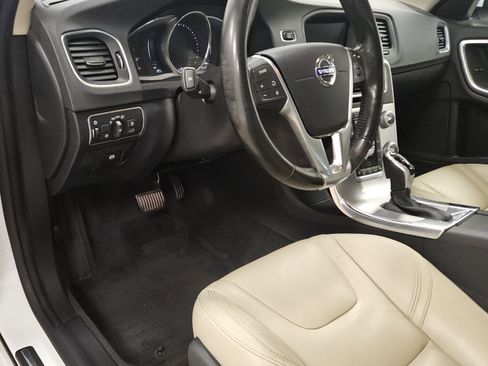 Used 2018 Volvo S60 T5 Dynamic w/ Vision Package image 40