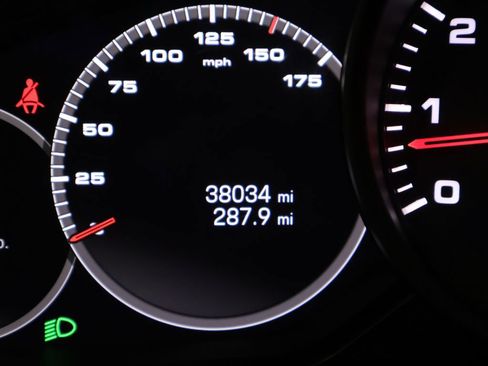 Used 2022 Porsche Cayenne Base image 40