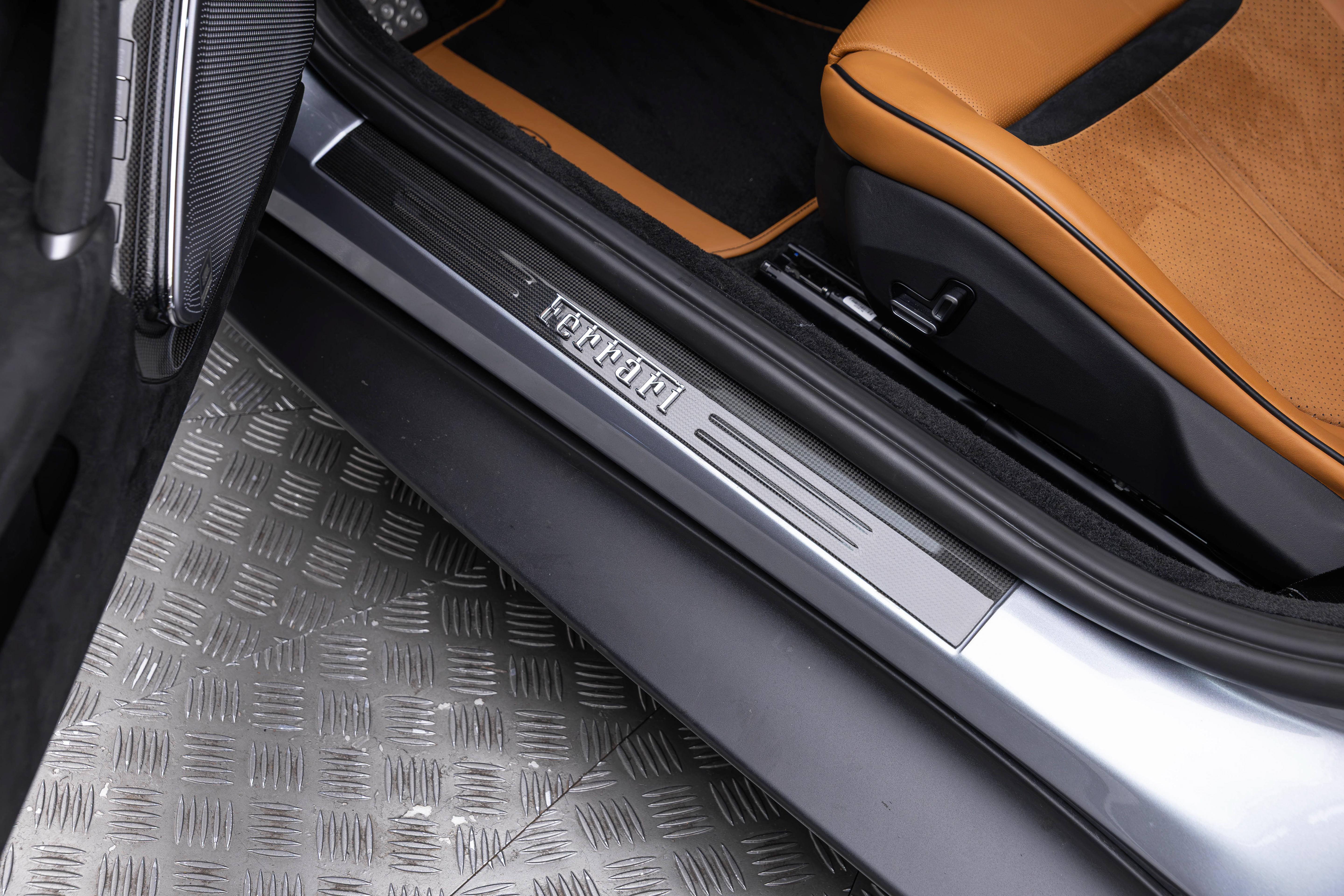 Used 2022 Ferrari Roma RWD image 17