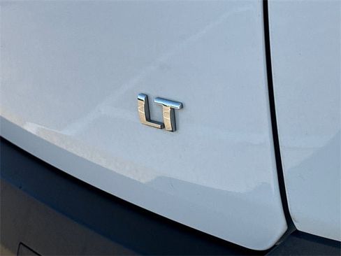 Used 2023 Chevrolet Traverse LT image 10