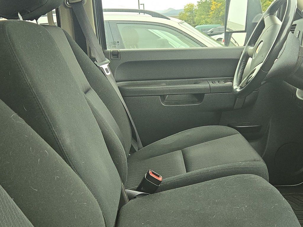 Used 2011 Chevrolet Silverado 3500 LT w/ Interior Plus Package AWD/4WD image 5