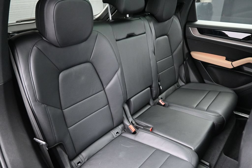 Certified 2024 Porsche Cayenne AWD/4WD image 27